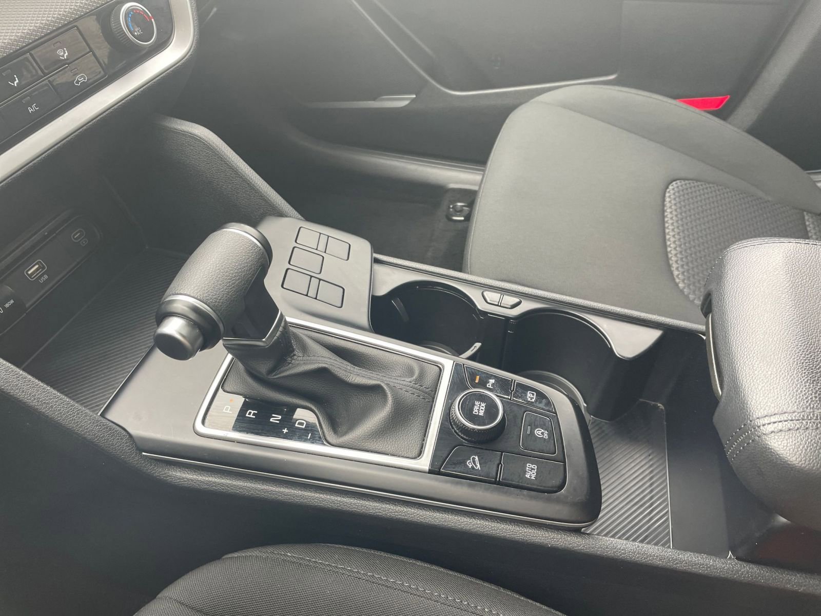 Used 2025 Kia Sportage LX image 40