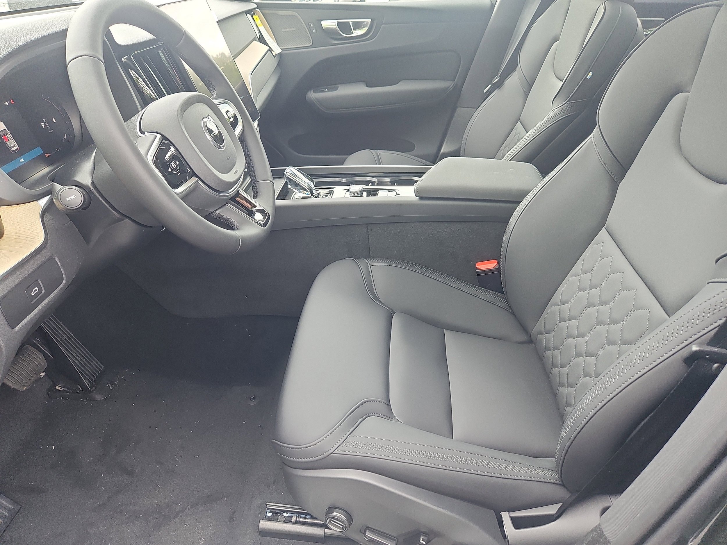 New 2026 Volvo XC60 B5 Plus w/ Protection Package Premier AWD/4WD image 21
