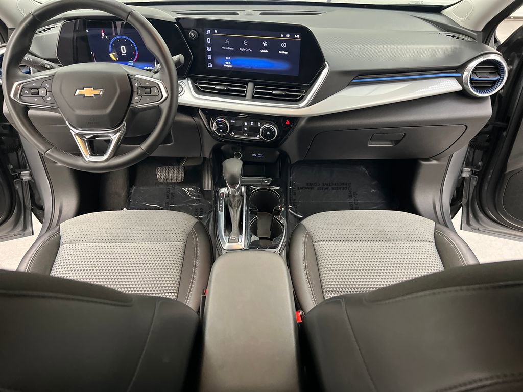 Used 2025 Chevrolet Trax LT w/ LT Convenience Package FWD image 34