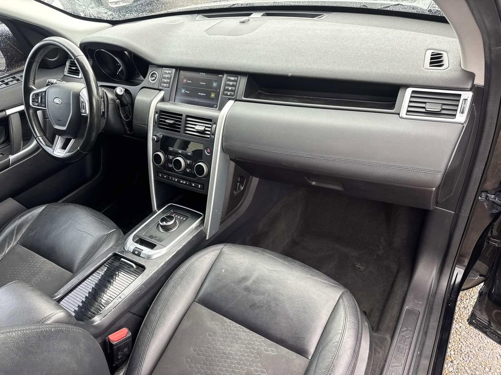 Used 2018 Land Rover Discovery Sport SE AWD/4WD image 14