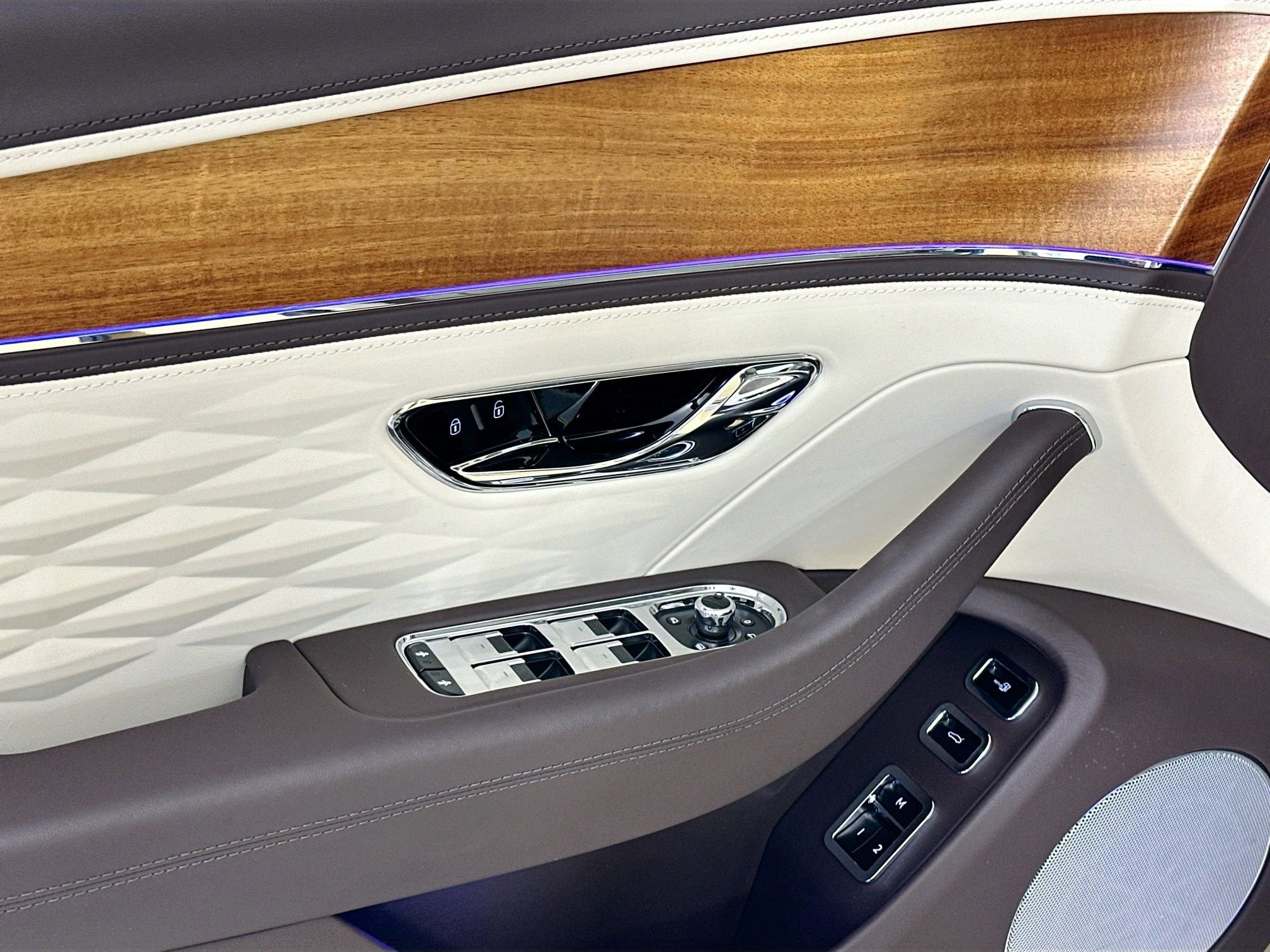 Used 2023 Bentley Flying Spur Plug-In Hybrid image 18