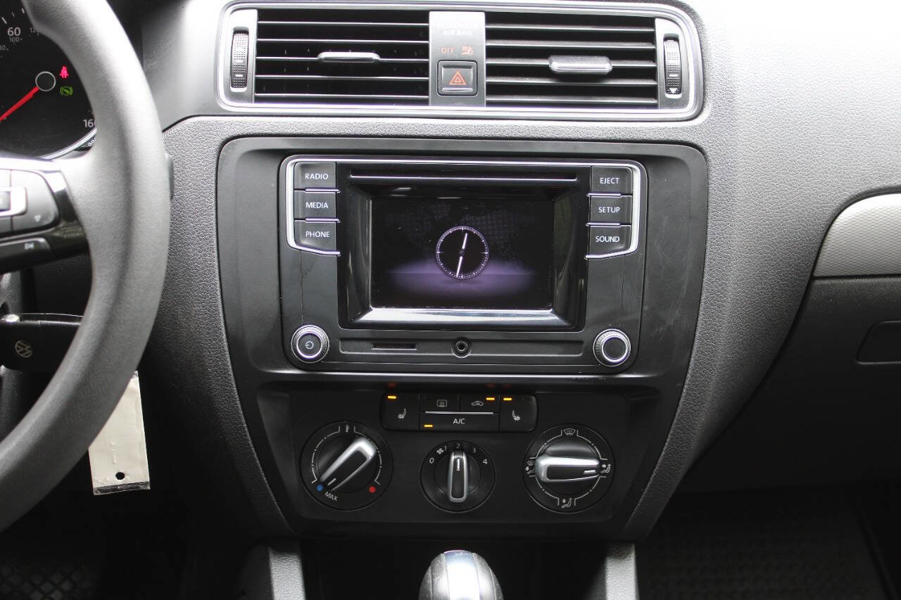 Used 2018 Volkswagen Jetta Wolfsburg Edition image 32