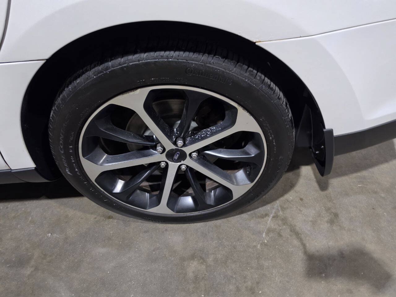 Used 2016 Ford Taurus SEL FWD image 21