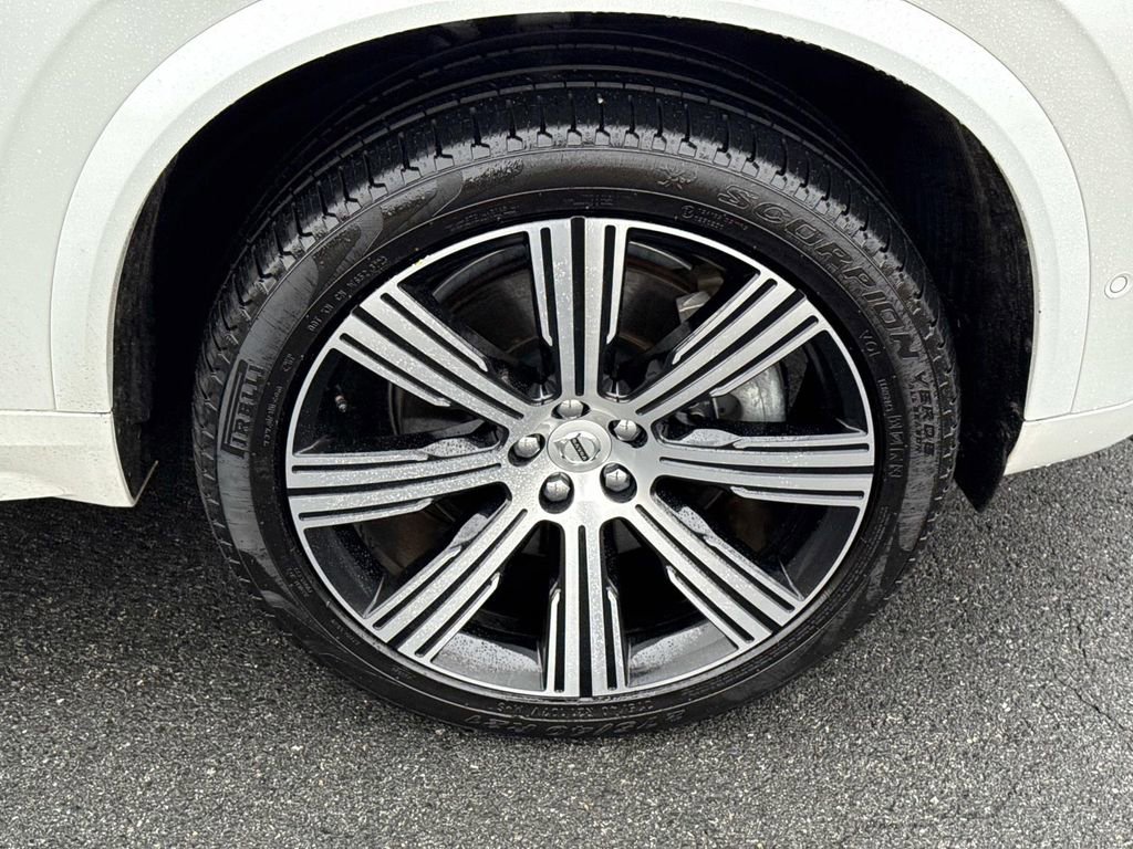 Used 2024 Volvo XC90 T8 Ultimate w/ Lounge Package image 7