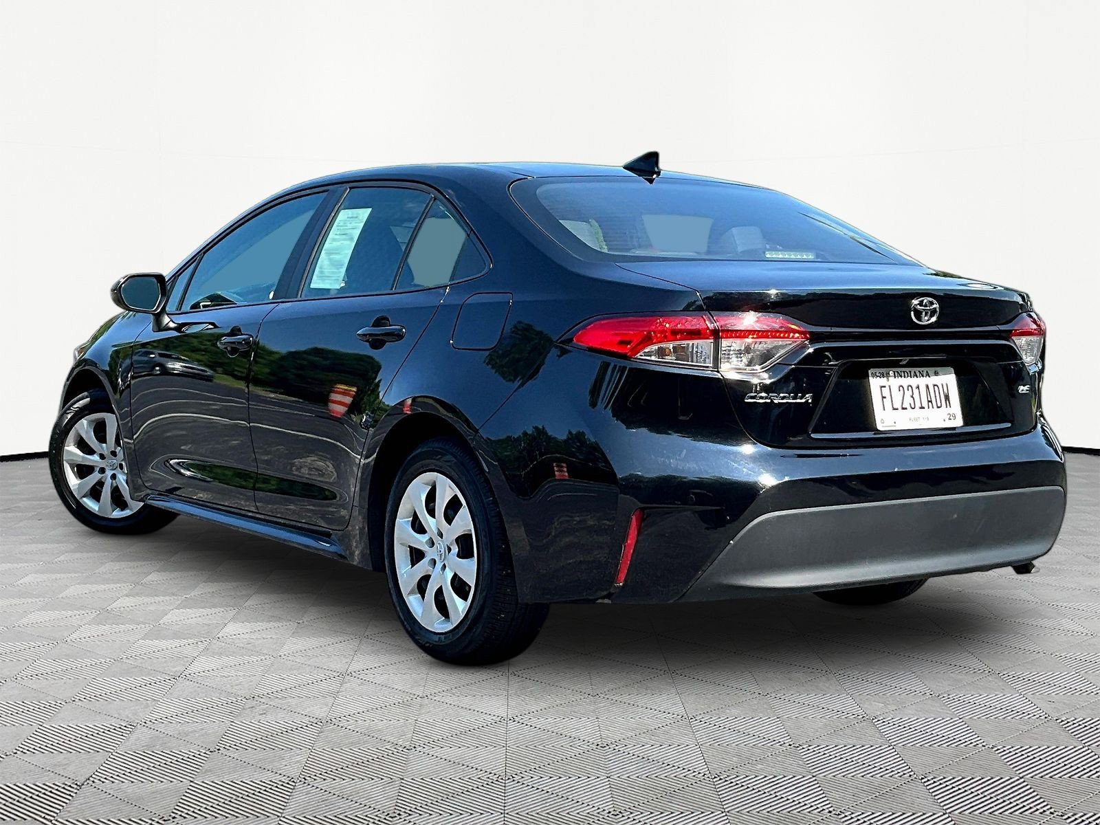 Used 2024 Toyota Corolla LE FWD image 4