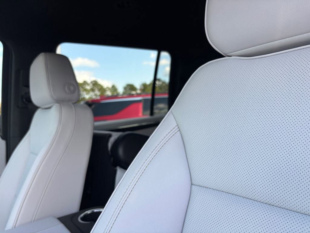 New 2025 Chevrolet Suburban Premier image 17