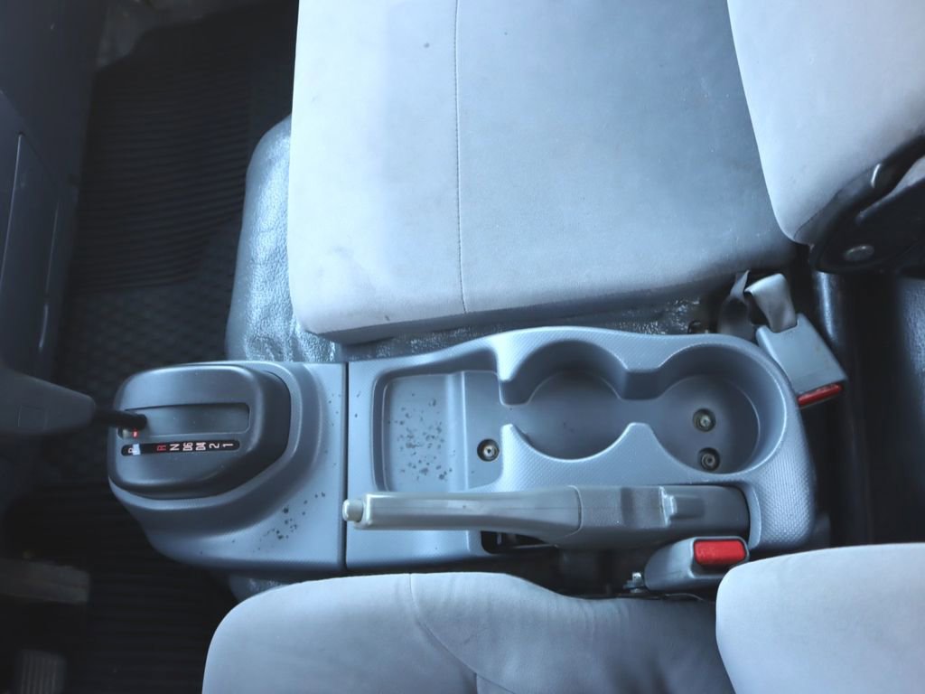 Used 2019 Isuzu NPR image 13