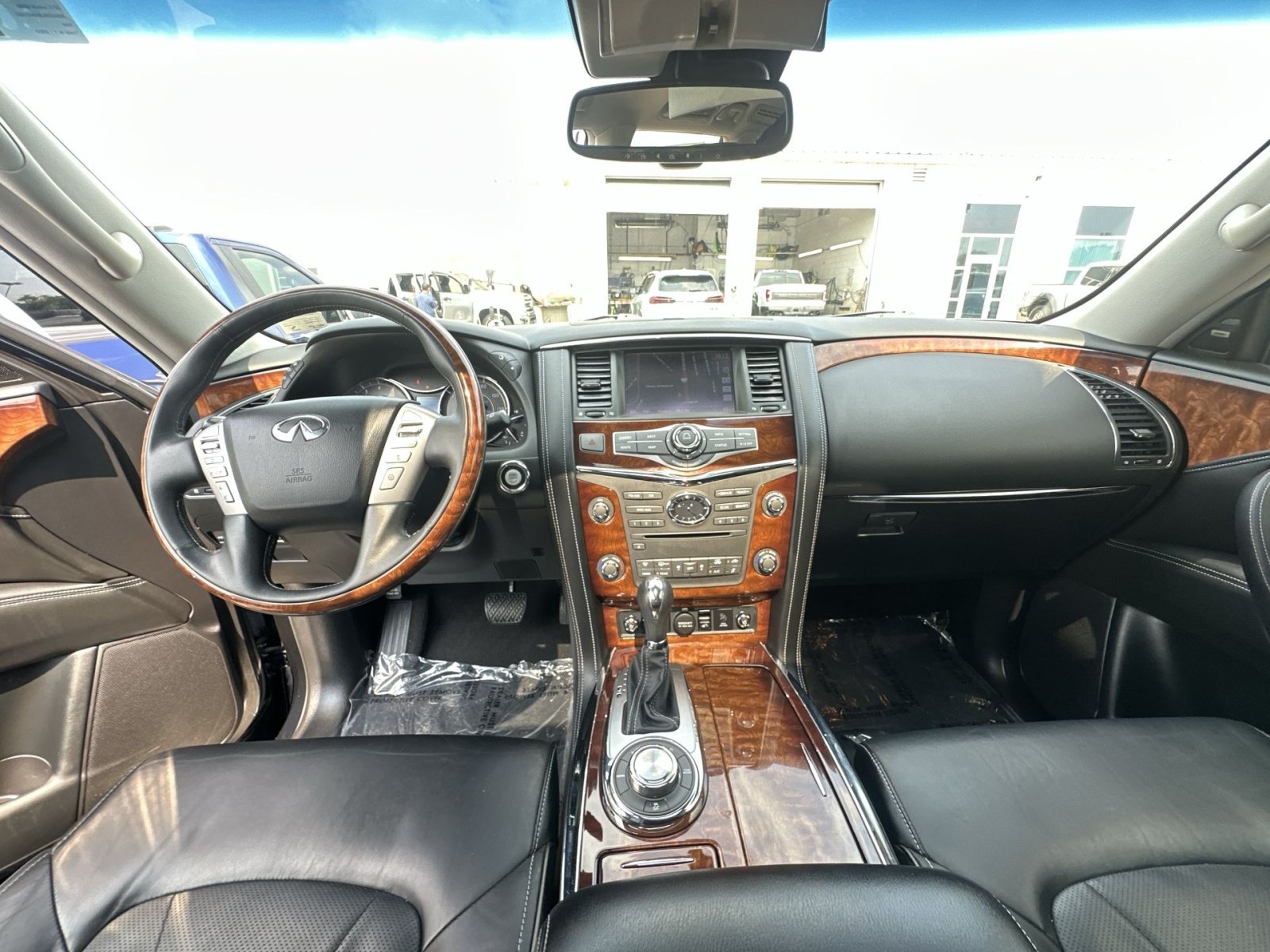 Used 2017 INFINITI QX80 4WD w/ Deluxe Technology Package image 31