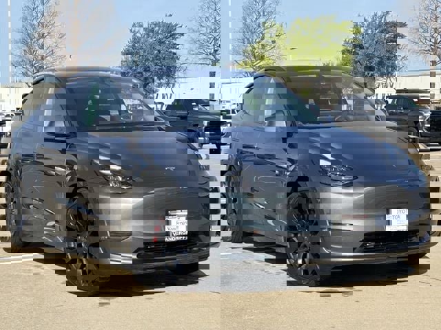 Used 2023 Tesla Model Y Performance image 2