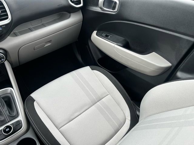 Certified 2025 Hyundai Venue SEL image 13