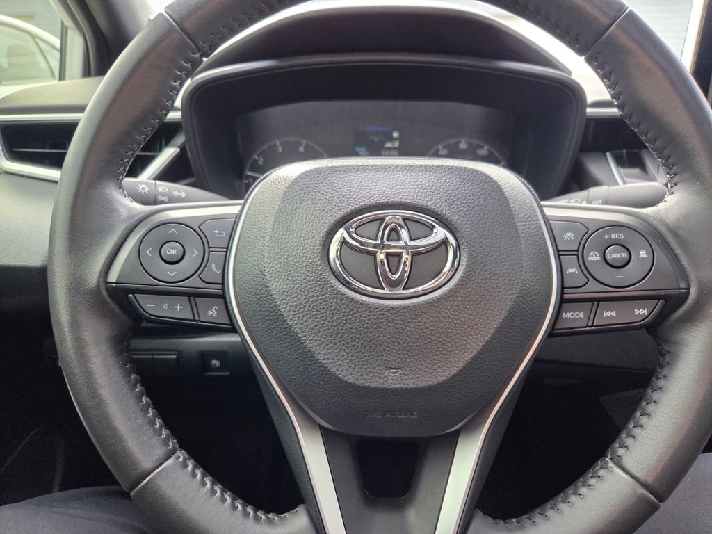 Used 2023 Toyota Corolla SE w/ SE Package image 6