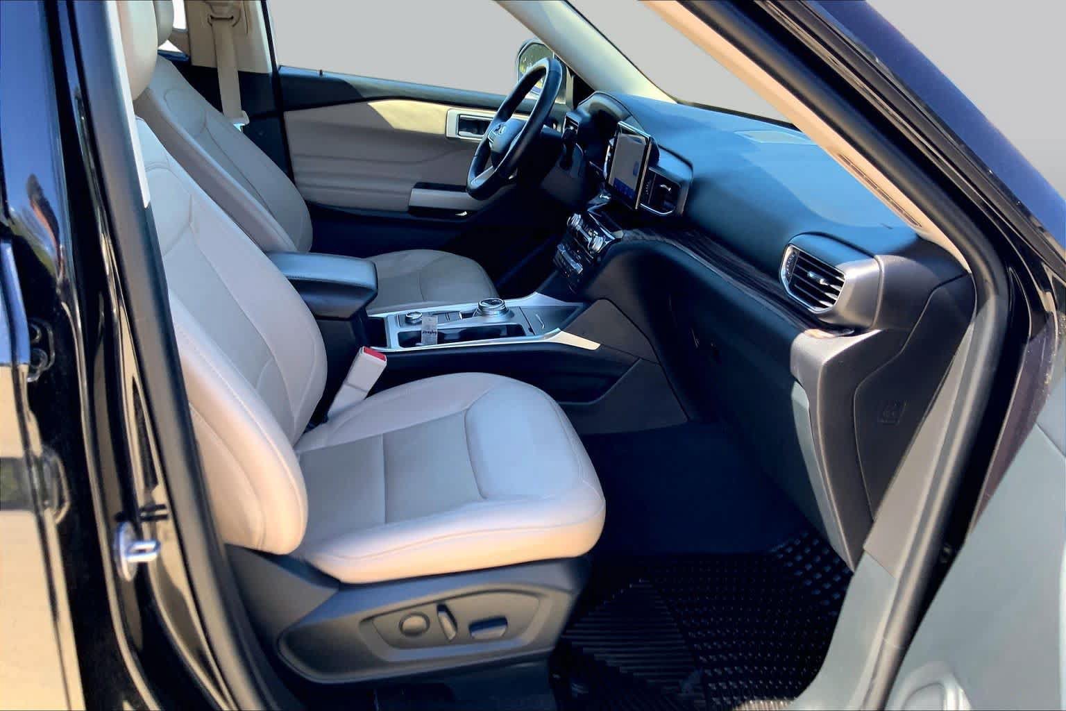 Used 2023 Ford Explorer Limited AWD/4WD image 9
