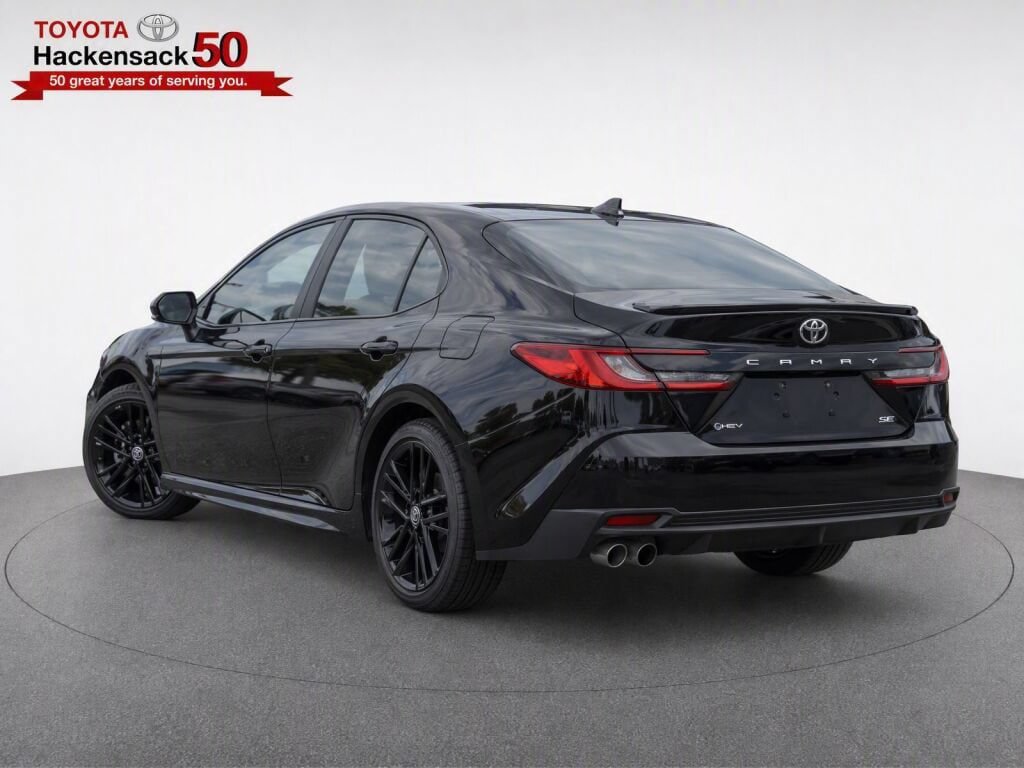 Used 2025 Toyota Camry SE FWD image 3