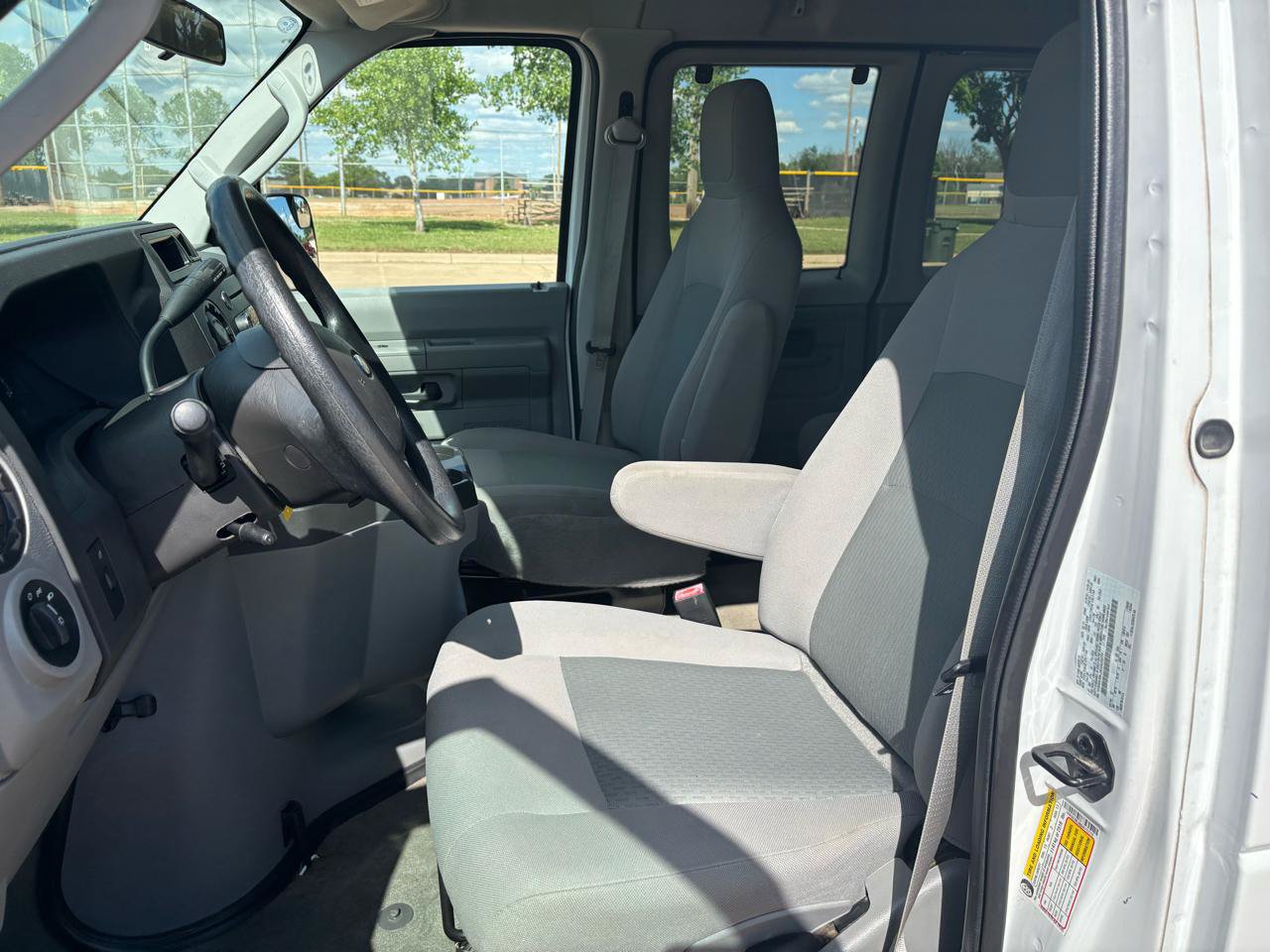 Used 2014 Ford E-350 and Econoline 350 XLT RWD image 13