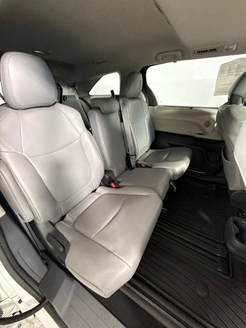 Used 2022 Toyota Sienna XLE FWD image 28