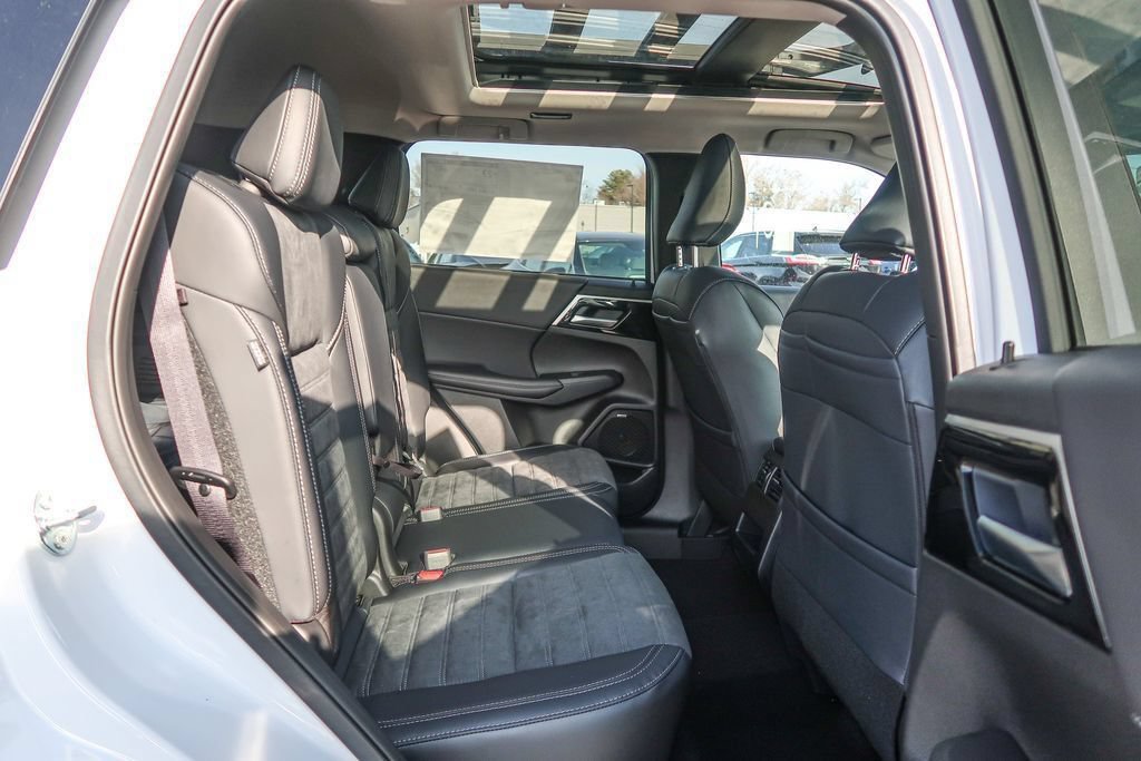 New 2026 Mitsubishi Outlander AWD image 17