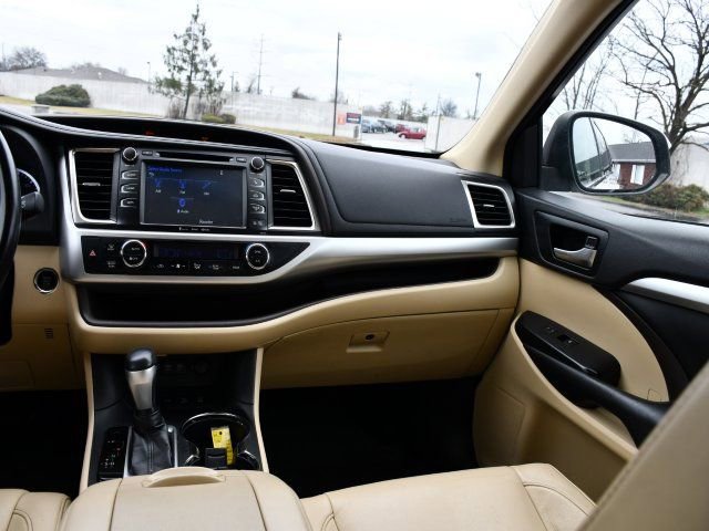 Used 2018 Toyota Highlander XLE image 21