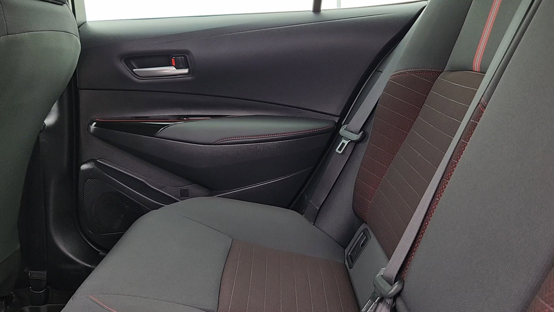 Used 2023 Toyota Corolla SE w/ SE Package image 16