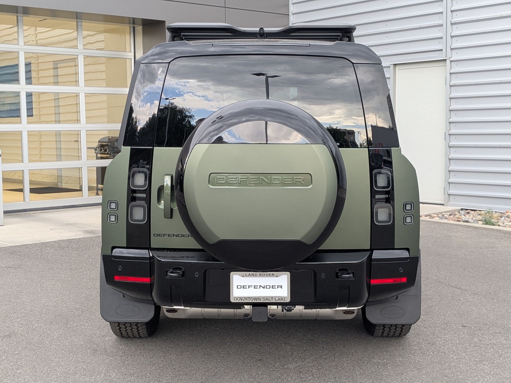 New 2026 Land Rover Defender 130 X-Dynamic SE AWD/4WD image 6