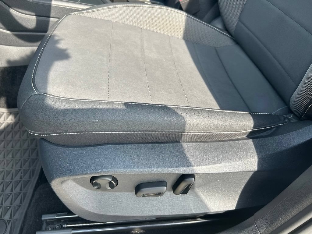Certified 2023 Volkswagen Taos SE w/ Panoramic Sunroof Package FWD image 47