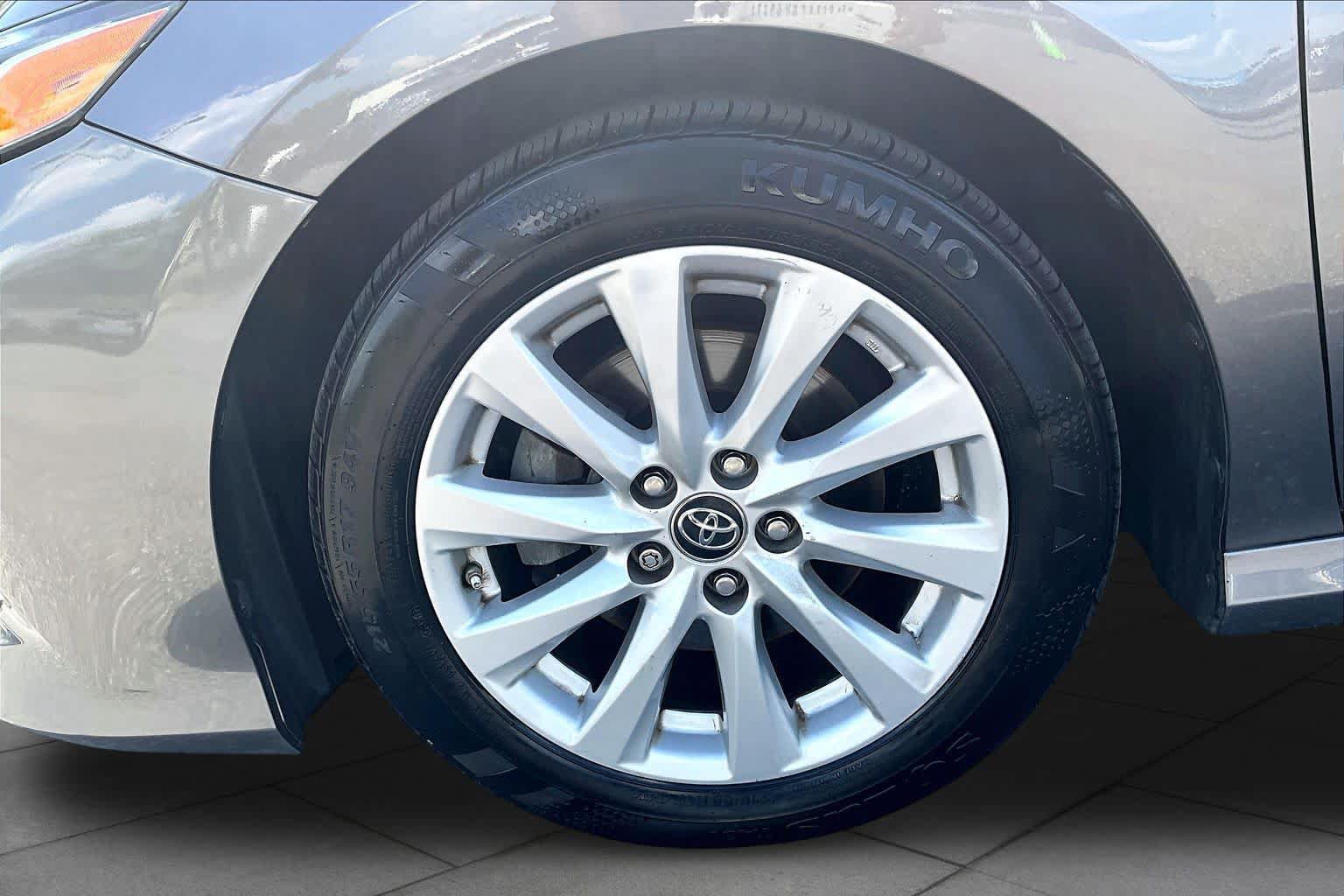 Used 2019 Toyota Camry LE FWD image 11
