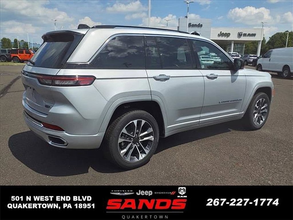 New 2023 Jeep Grand Cherokee Overland w/ Luxury Tech Group IV AWD/4WD image 4