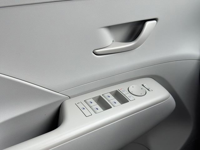 Used 2024 Hyundai Kona SE FWD image 17