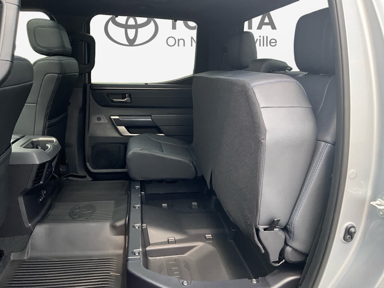 New 2026 Toyota Tundra Platinum w/ TRD Off-Road Package AWD/4WD image 32