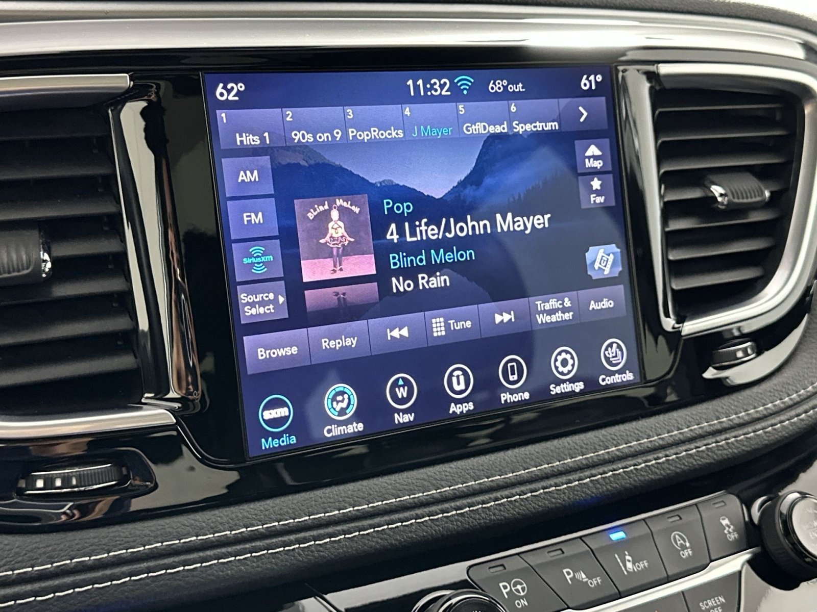 Used 2019 Chrysler Pacifica Limited w/ Advanced Safetytec Group FWD image 18