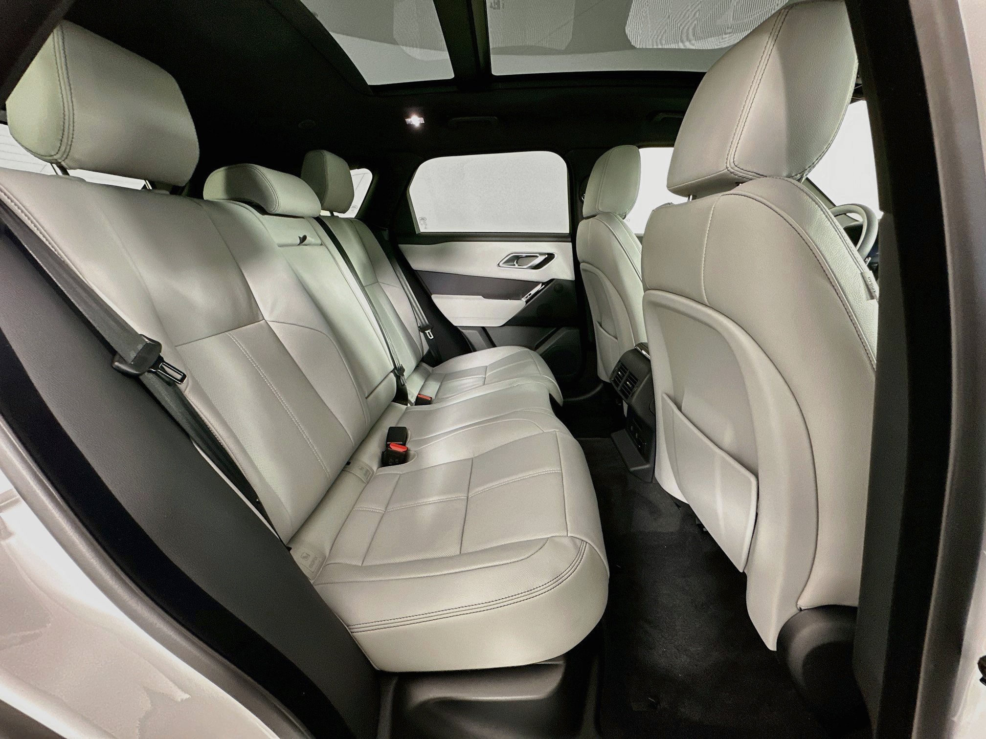 New 2026 Land Rover Range Rover Velar Belgravia AWD/4WD image 24
