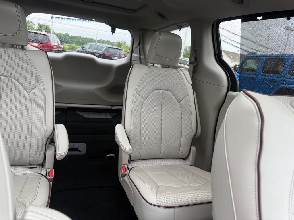 Used 2017 Chrysler Pacifica Limited w/ Advanced Safetytec Group FWD image 69