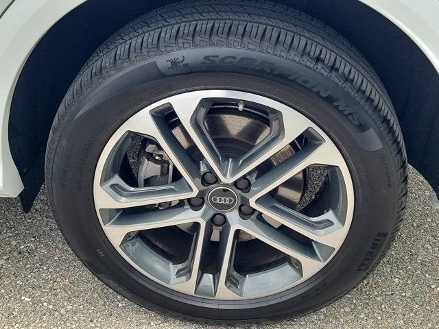 Certified 2025 Audi Q5 Premium w/ Convenience Package AWD/4WD image 10