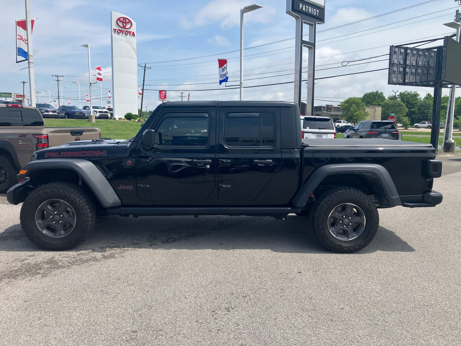 Used 2022 Jeep Gladiator Rubicon w/ Cold Weather Group AWD/4WD image 4