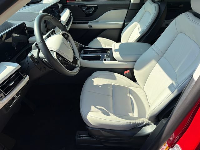 Used 2026 Lincoln Aviator 2WD image 11