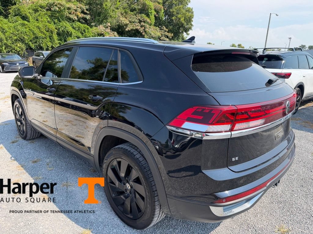 Used 2024 Volkswagen Atlas Cross Sport SE FWD image 3