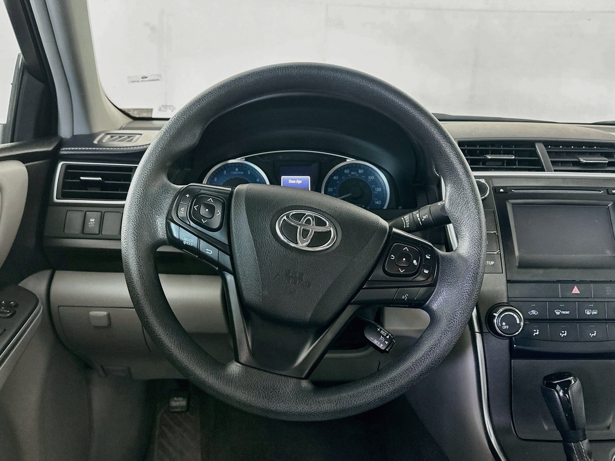 Used 2017 Toyota Camry LE FWD image 17