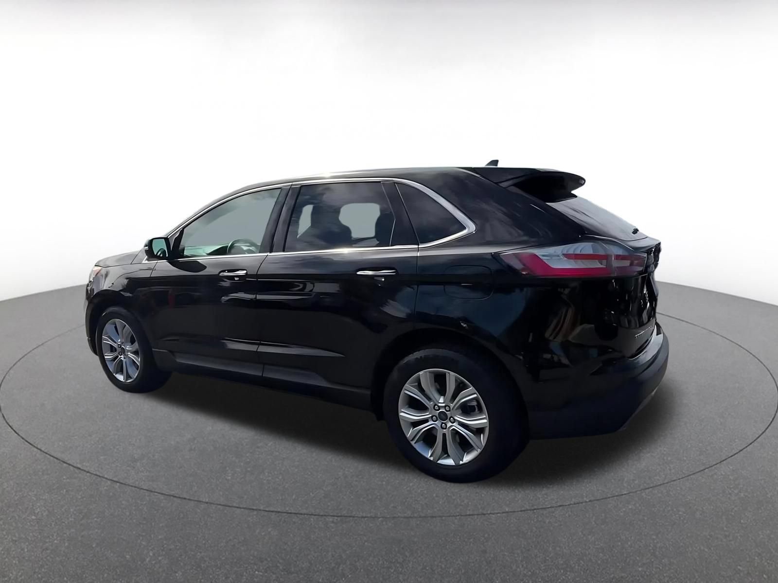 Used 2022 Ford Edge Titanium w/ Equipment Group 301A AWD/4WD image 10