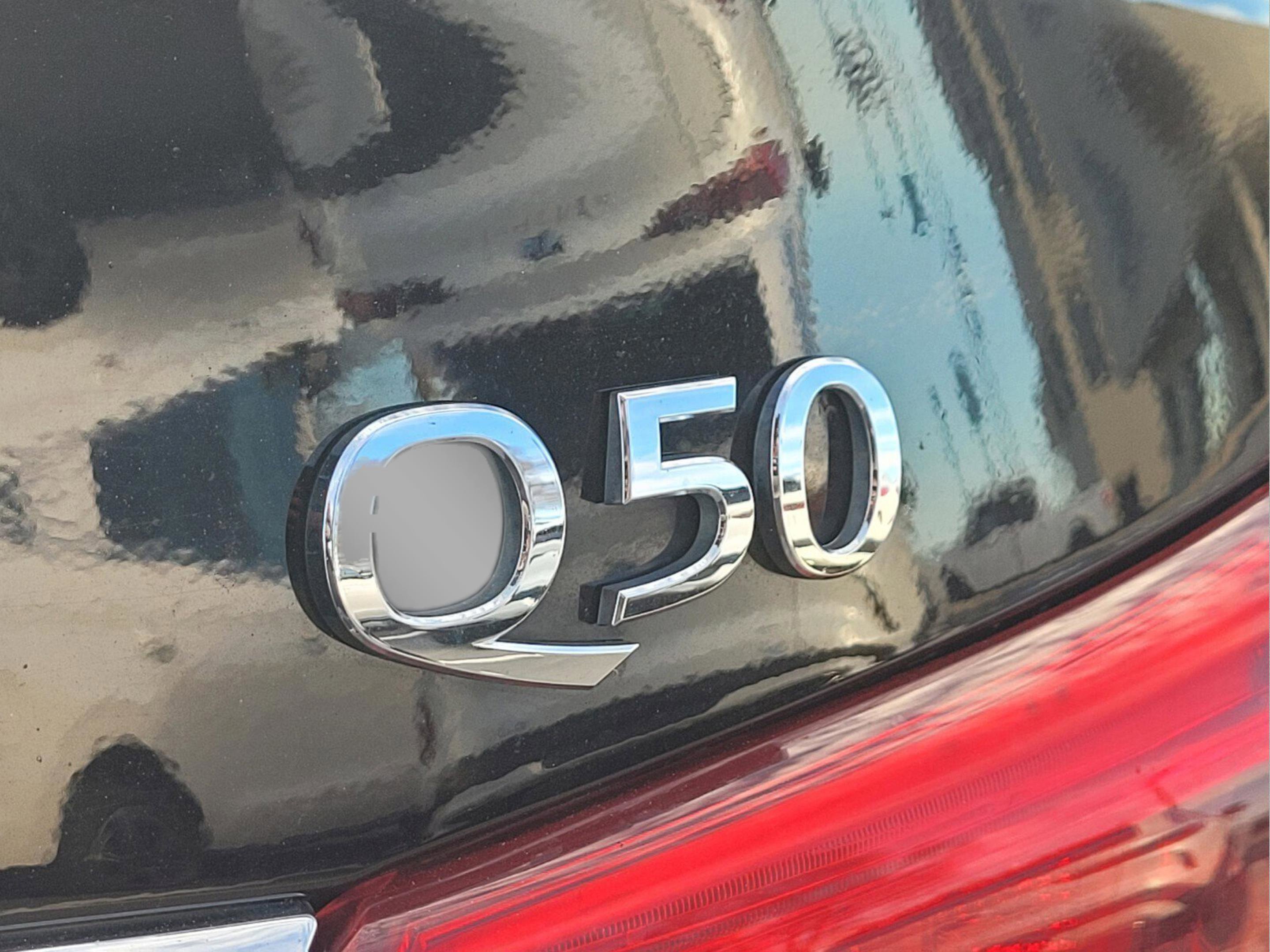 Used 2015 INFINITI Q50 Premium w/ Deluxe Touring Package image 25