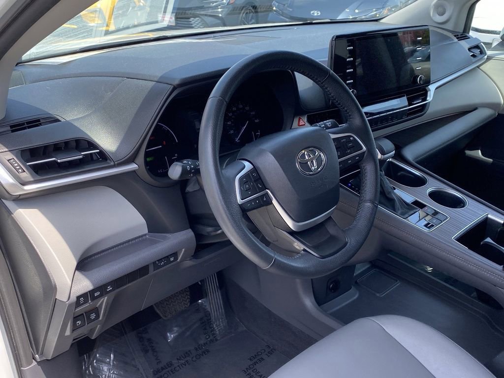 Certified 2024 Toyota Sienna XLE w/ XLE Plus Package AWD/4WD image 21