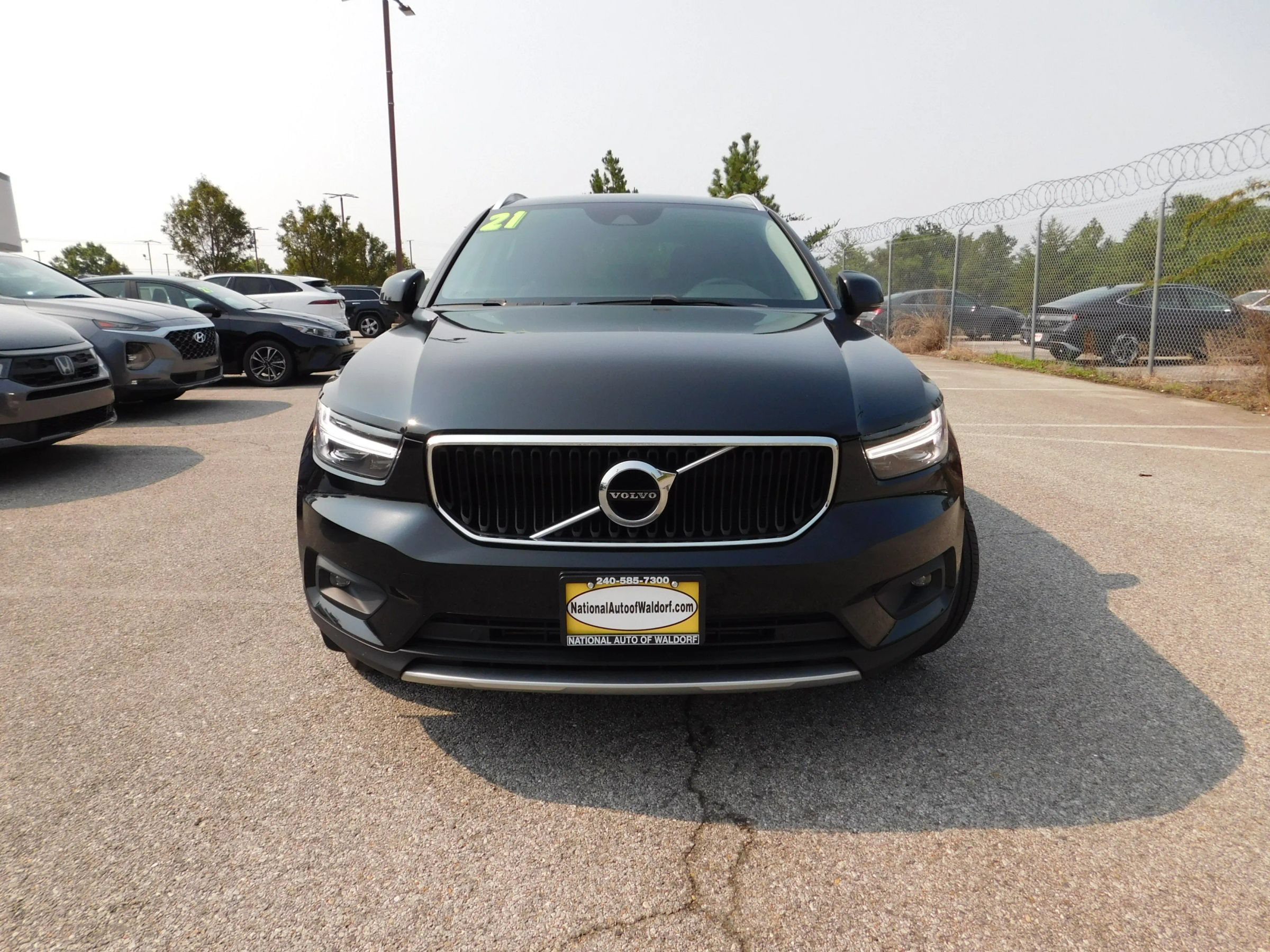 Used 2021 Volvo XC40 T4 Momentum FWD image 3