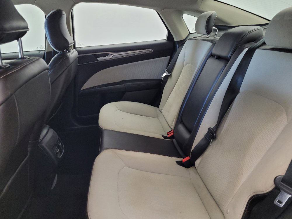Used 2019 Ford Fusion SE w/ Equipment Group 151A FWD image 18
