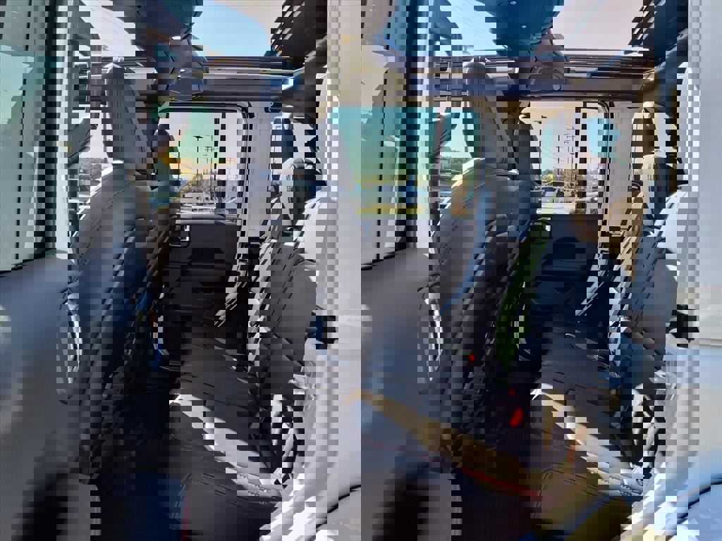 Certified 2025 Jeep Wrangler Unlimited Rubicon image 27