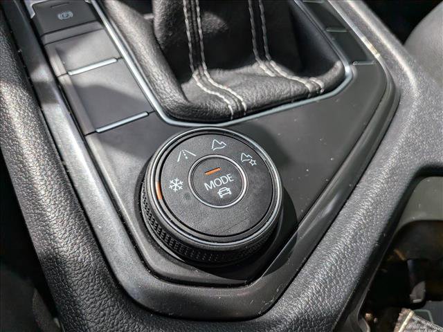 Used 2024 Volkswagen Tiguan SE w/ Panoramic Sunroof Package AWD/4WD image 36