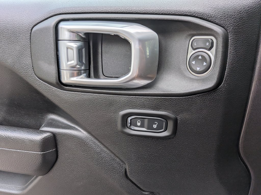 Used 2022 Jeep Wrangler Sport AWD/4WD image 21
