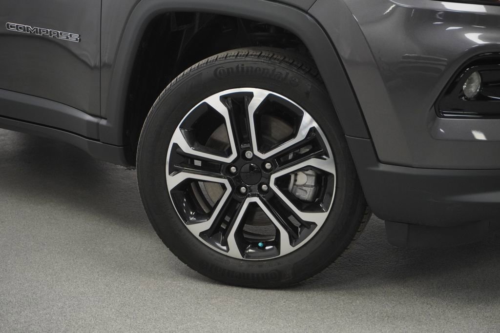 Certified 2023 Jeep Compass Limited w/ Sun and Sound Group AWD/4WD image 4
