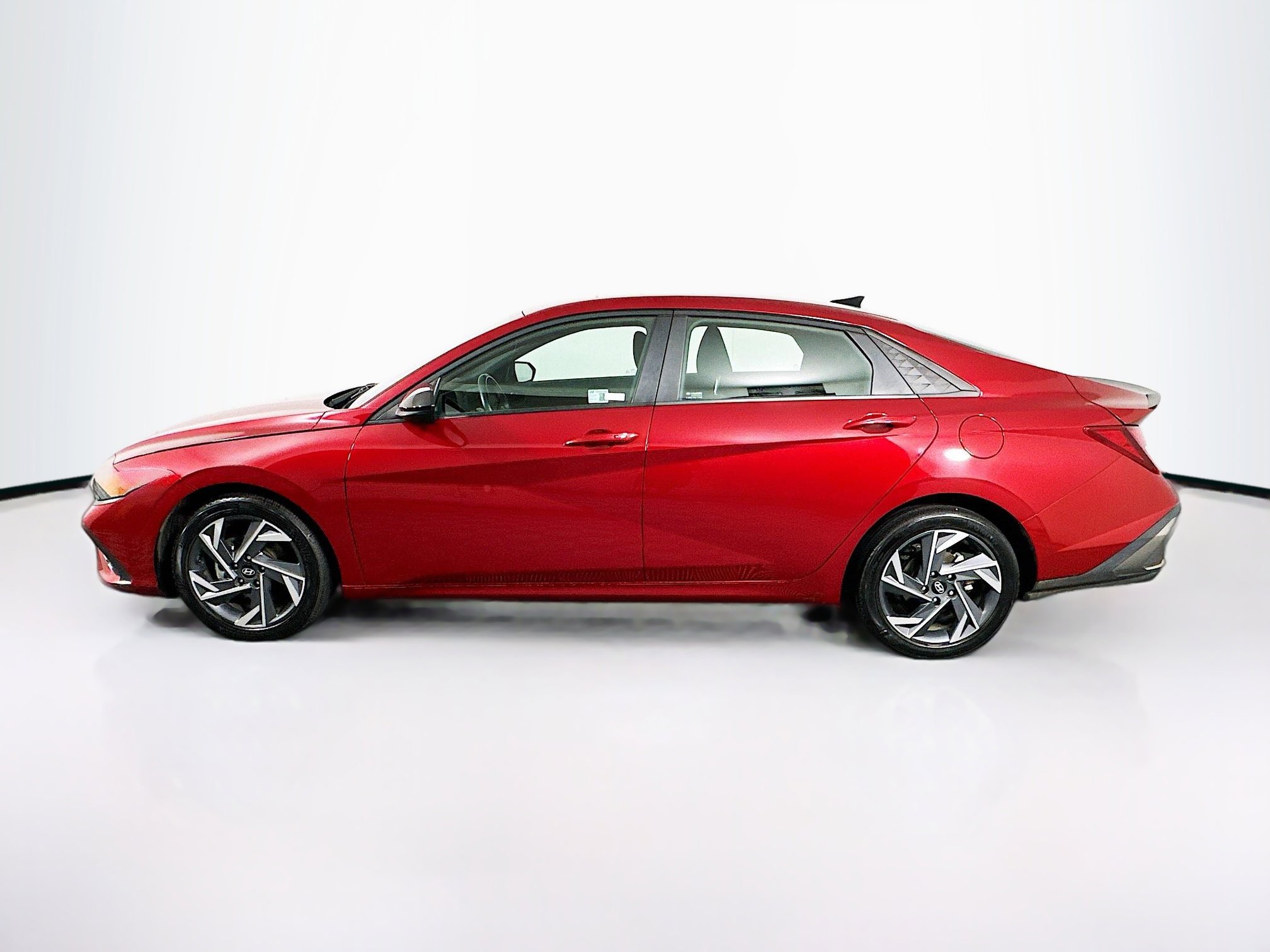Used 2025 Hyundai Elantra Sport image 4