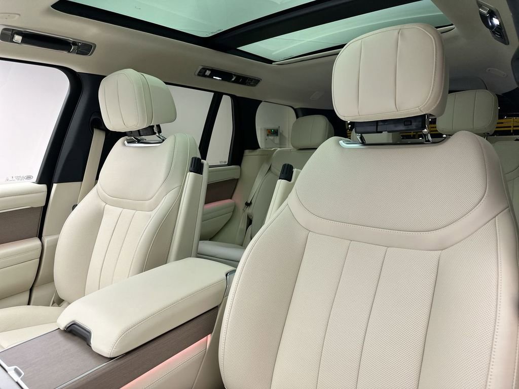 New 2025 Land Rover Range Rover SE image 9