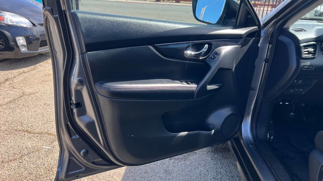 Used 2017 Nissan Rogue S image 22