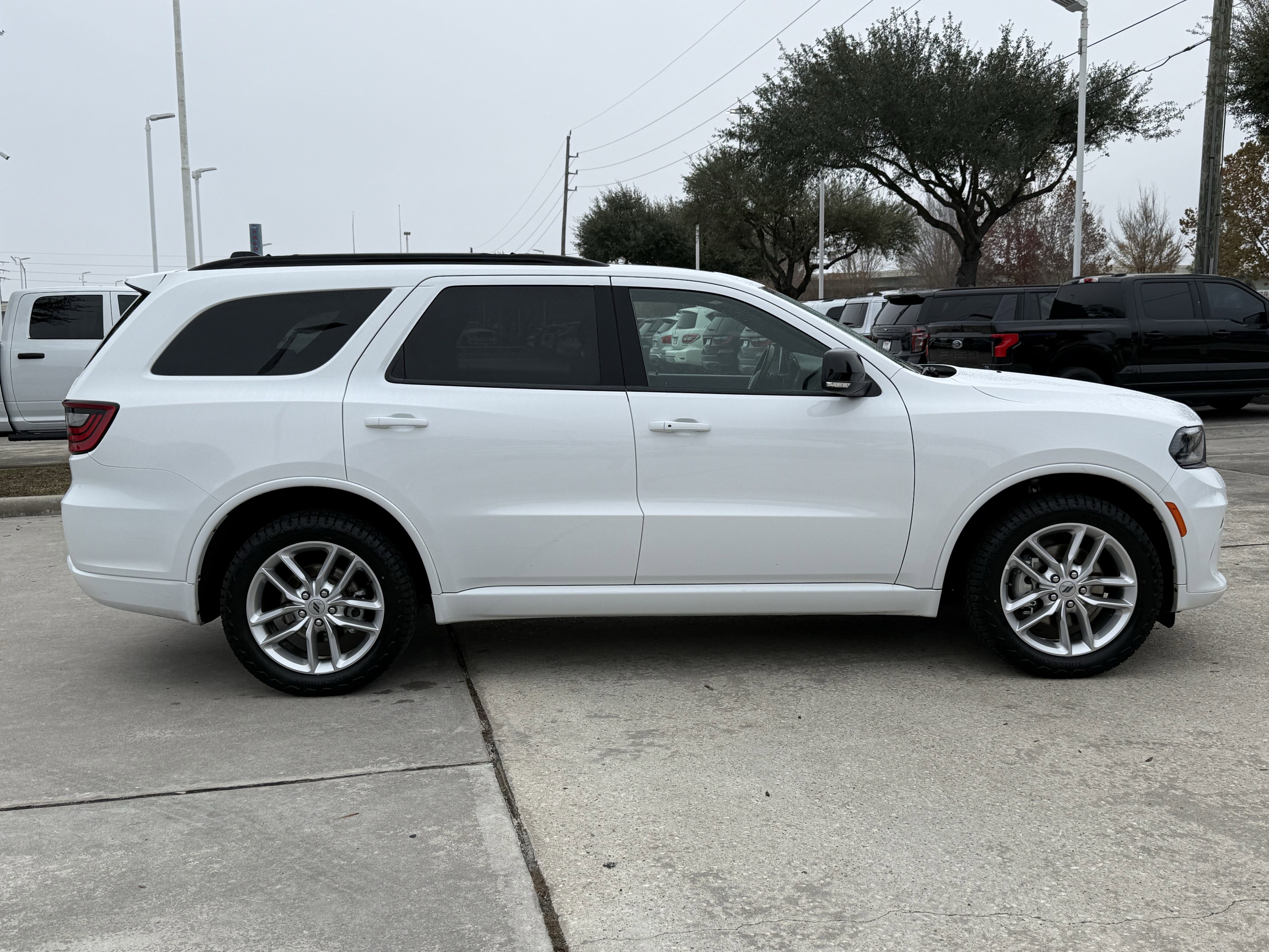 Used 2024 Dodge Durango GT image 3