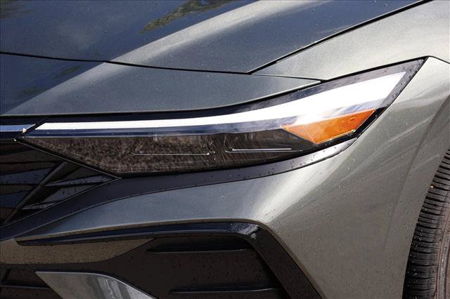 Used 2026 Hyundai Elantra Limited FWD image 10